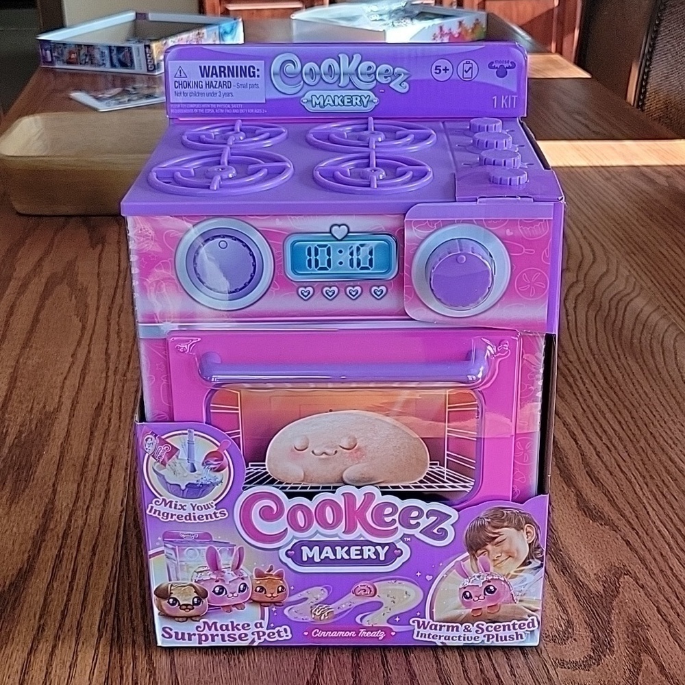 COOKEEZ Makery New in box.  Warm scented interactive plush.  Cinnamon treatz.
